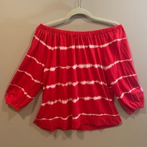 Blouse with exposed shoulders